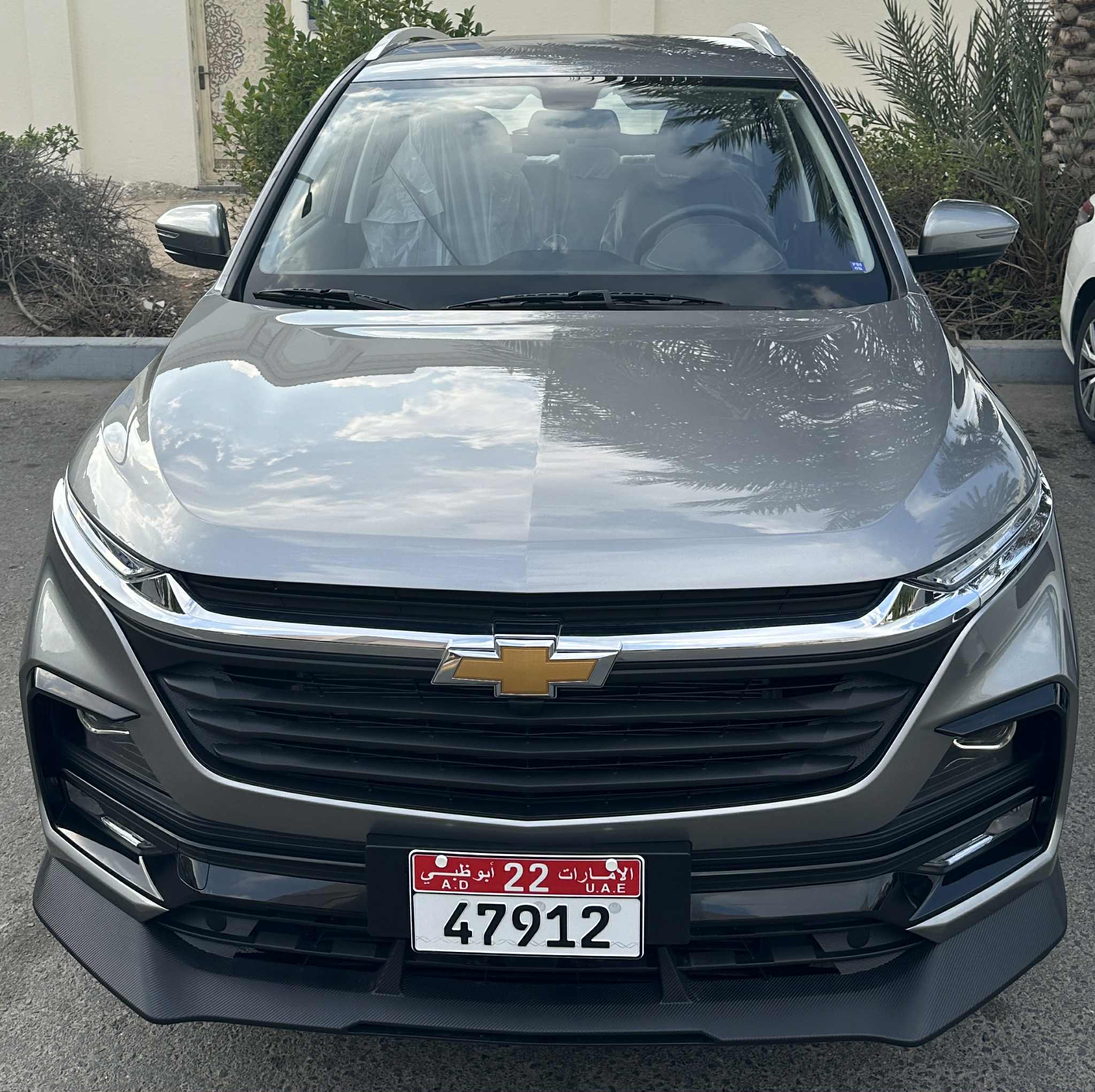 سيارة شيفرولية رمادية